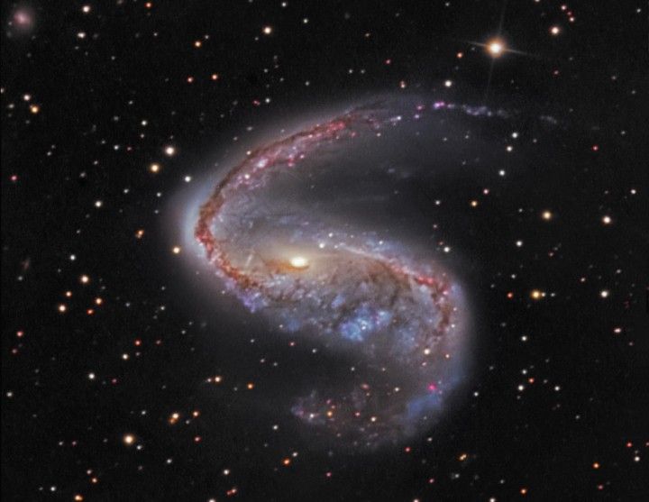 NGC2442飞鱼座内的星系.jpg