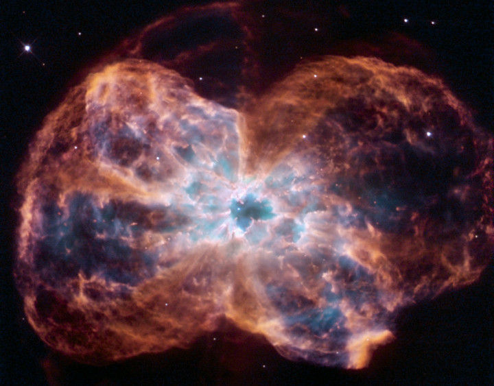 行星状星云 NGC 2440.jpg