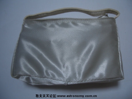 还有一种尼龙的包这个多一点，有几十个，也可以要这种装目镜，