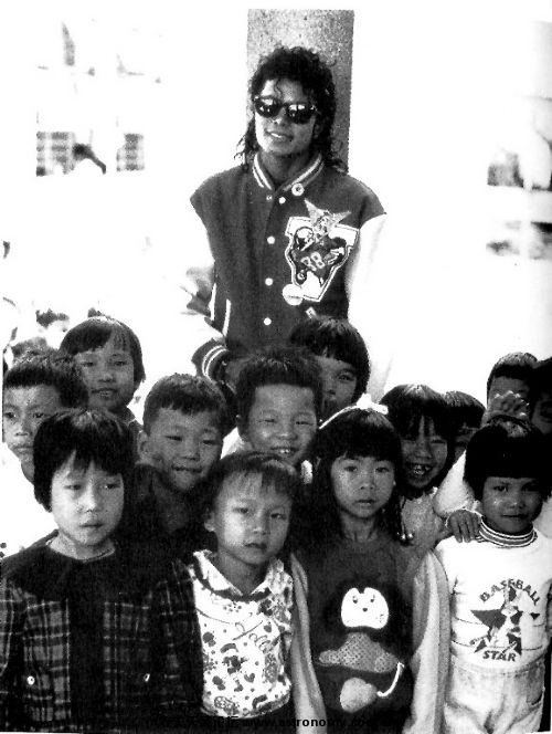 迈克尔杰克逊与中国小孩2.jpg