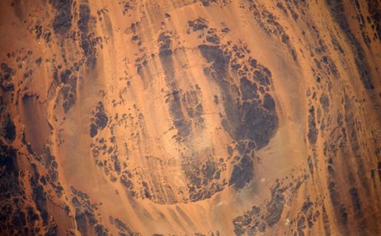 撒哈拉沙漠的陨坑.jpg