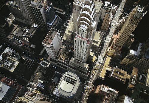 从纽约曼哈顿东部的克莱斯勒大楼向下看.jpg