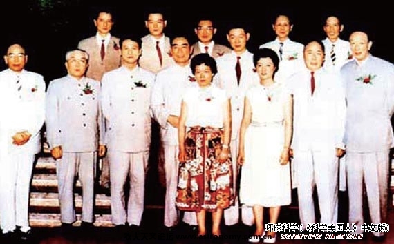 12 1963年1月2日，上海市第六人民医院的外科医生成功施行了一次世界医学界少见的手术——把一只从腕部被完 ...