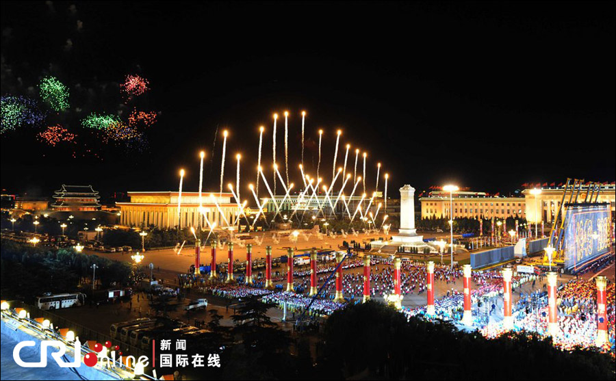 10月1日夜晚天安門上的國慶焰火.jpg