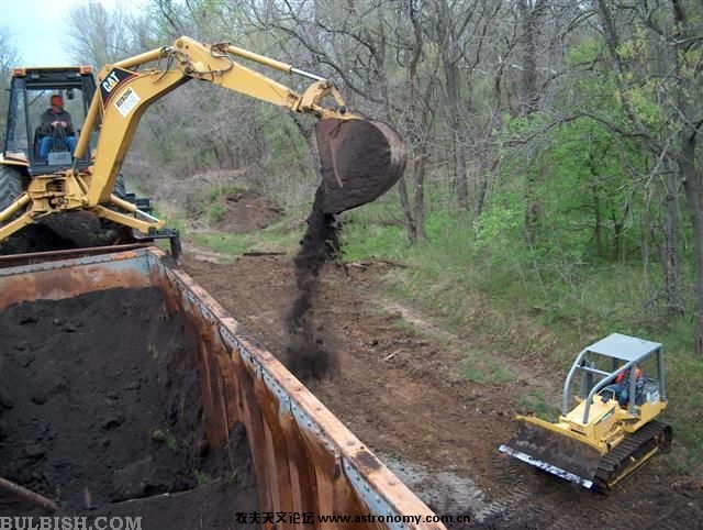 46_4funny_excavator_that_can_climb_trains.jpg