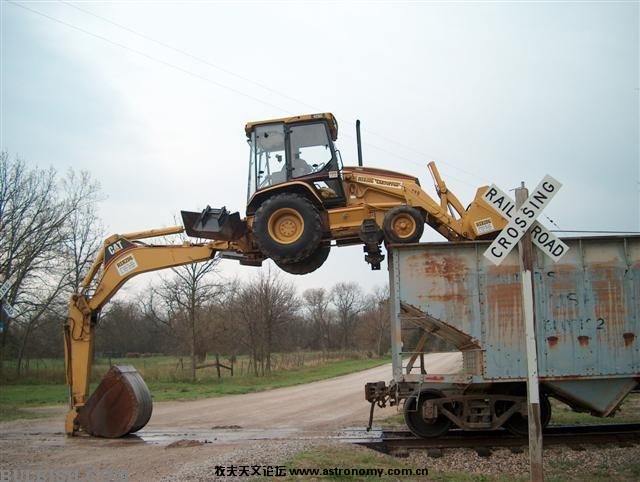 46_2funny_excavator_that_can_climb_trains.jpg