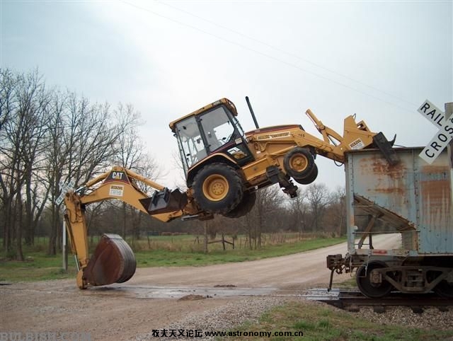 46_1funny_excavator_that_can_climb_trains.jpg