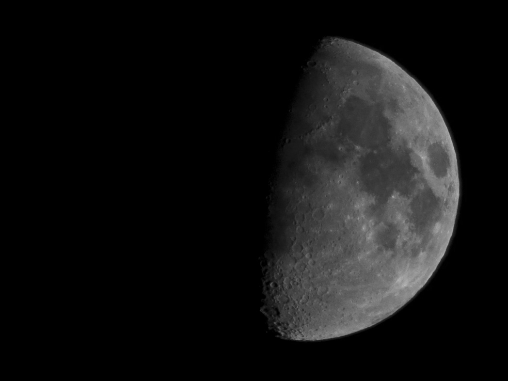 CRW_3734月球27黑白.jpg