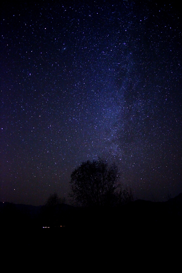 星空合影照的背景~可以看见M31~