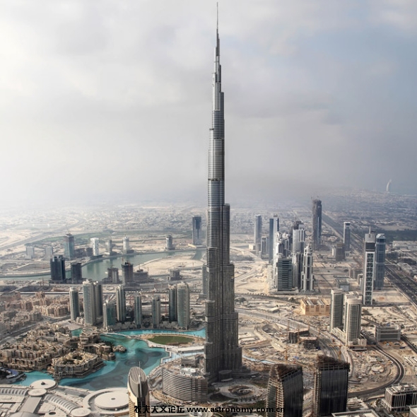 “迪拜塔”集中了多个“世界之最”，被描述为“海湾地区明珠”。该摩天大楼最吸引人的地方位于第124层的观  ...