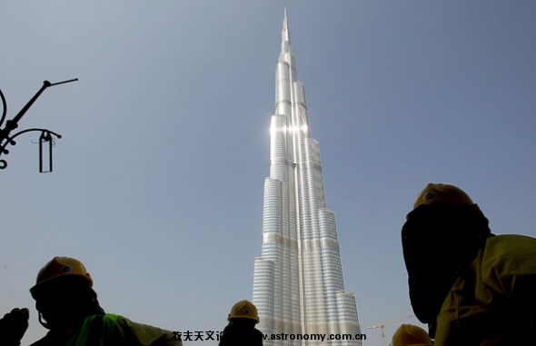 为了建造这个世界最高的摩天大楼，迪拜负债800亿美元。.jpg