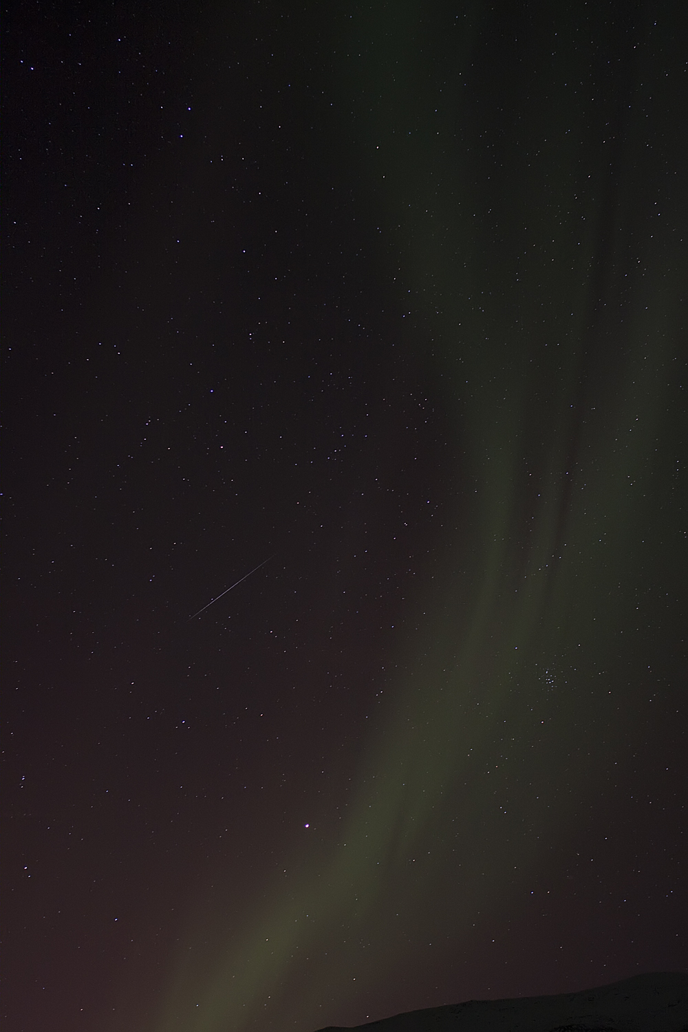 Helge-Mortensen-Meteorite-and-the-Aurora_1260742323.jpg