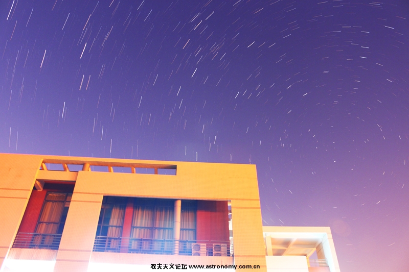 大学生活动中心与星迹.jpg