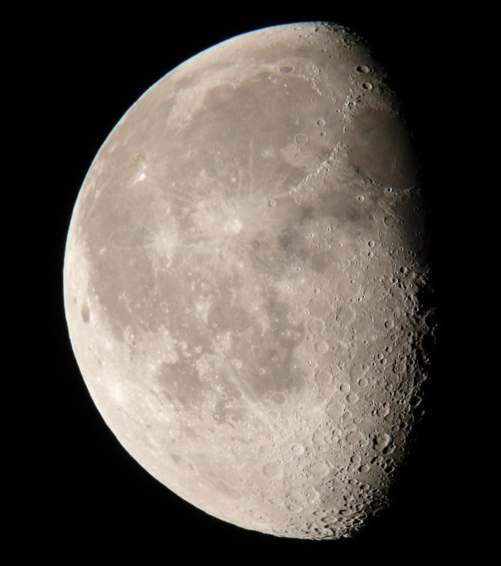 05.August machte ich dann damit am Takahashi FS-128 mein erstes Mondfoto.jpg