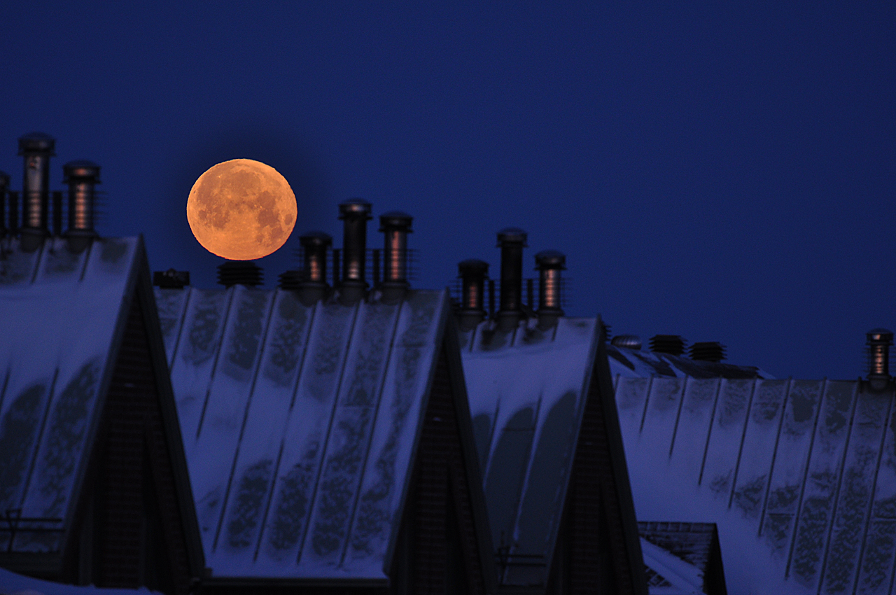 Frank-Hood-FHood-full-moon-Anjou-Jan-30-2010_482b_1264856563.jpg