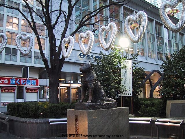 八公铜像