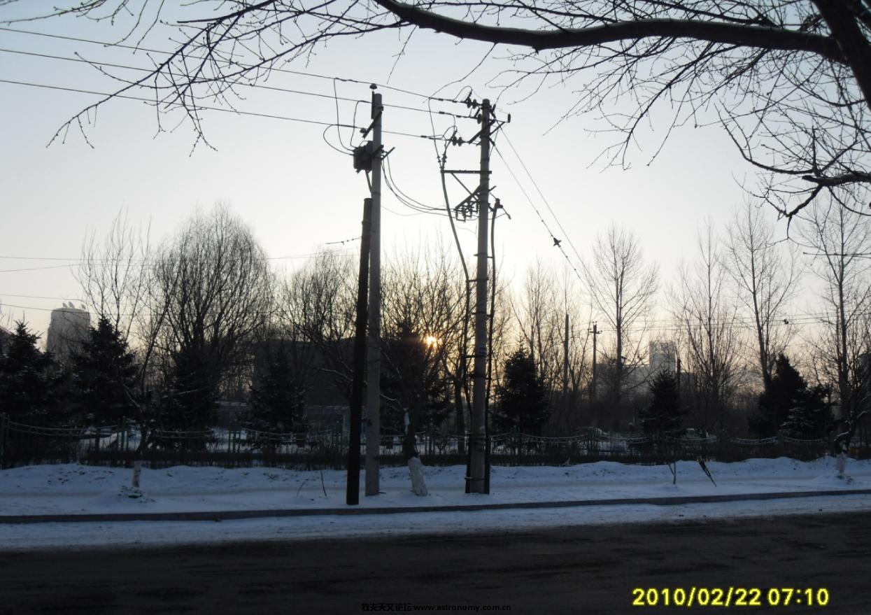 2010年2月22日初升的太阳位置.JPG