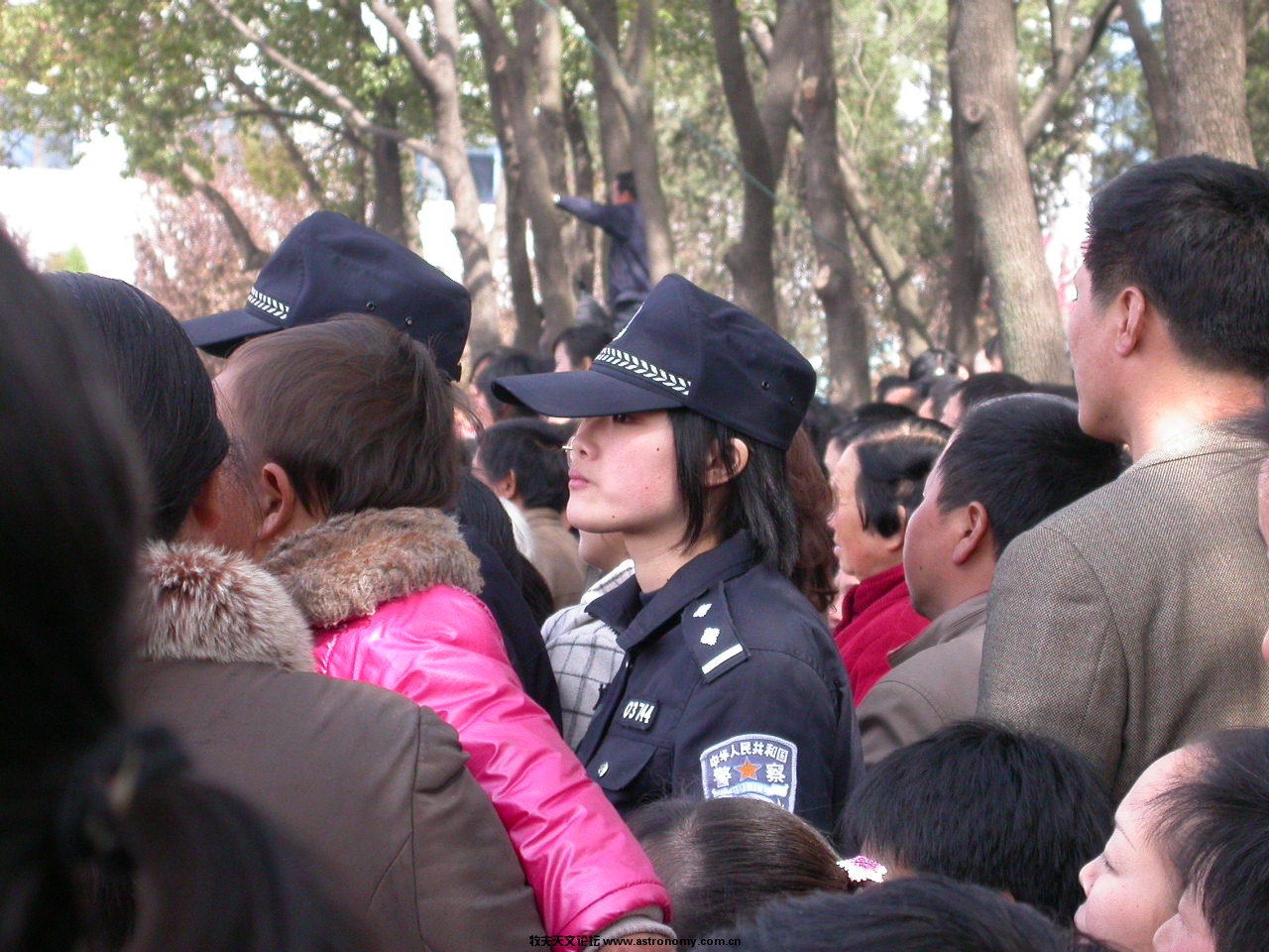 美女警官