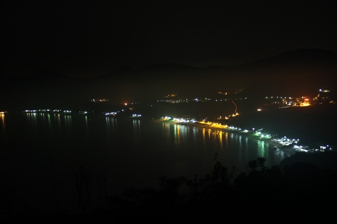 虽然夜景不错,但是灯光污染不可忽视,深圳天文台旁的西涌海滩