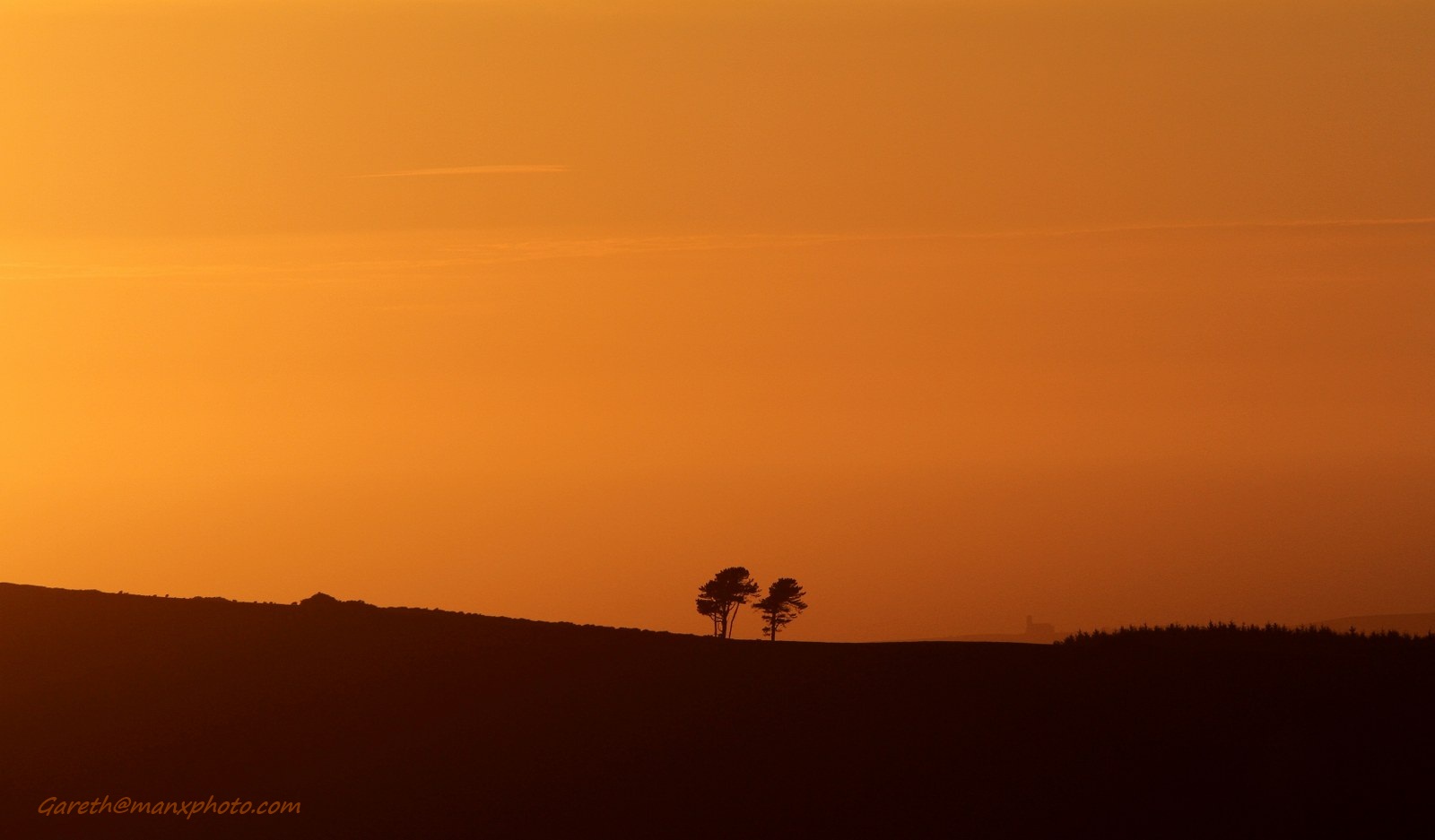 Gareth-Pinckard-Volcano-Dust-Sunset-Mon-3rd-May-2010_1273354772.jpg