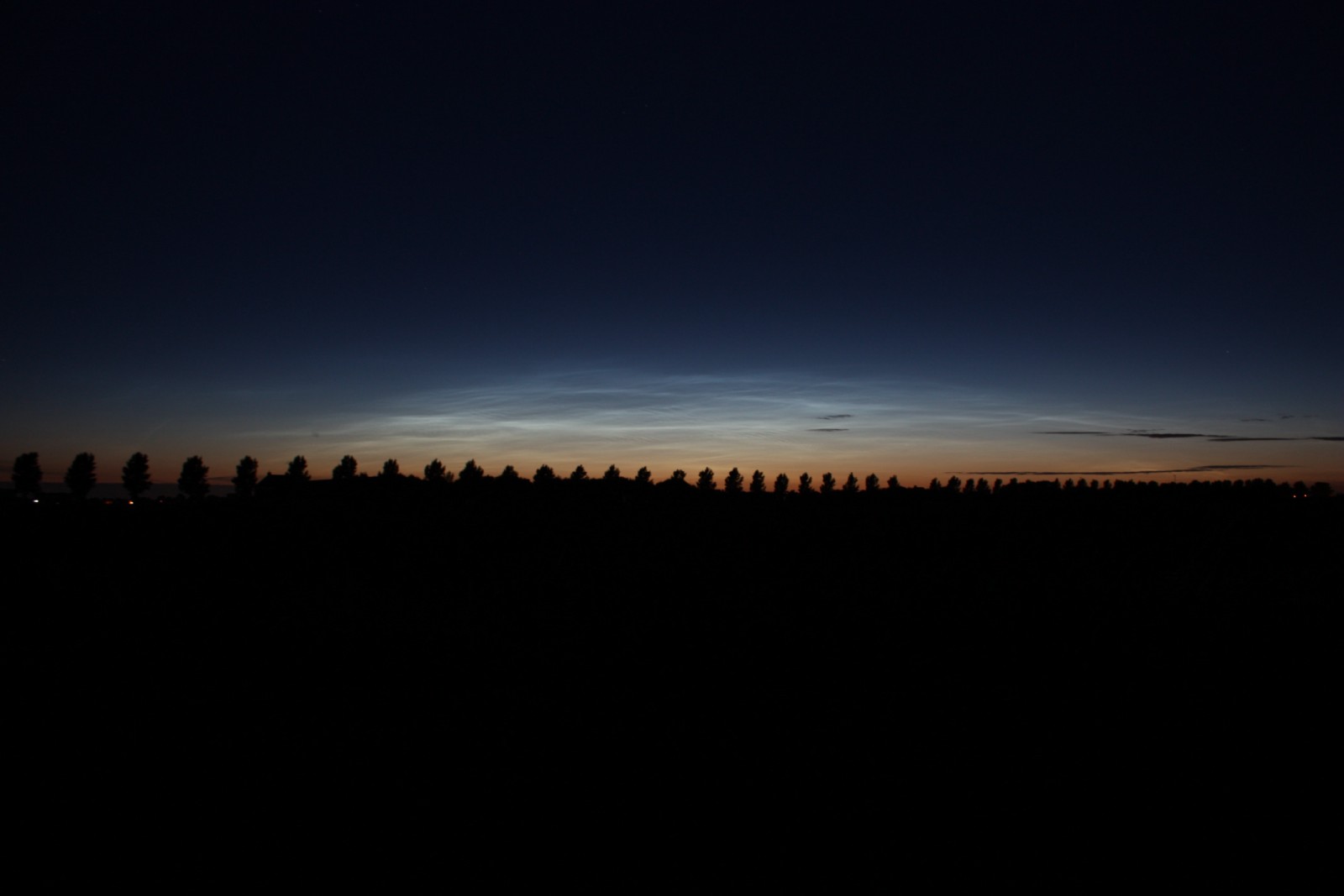 Edwin-van-Schijndel-lnoctilucent-clouds1--13-7-08-_1216059364 [1600x1200].jpg