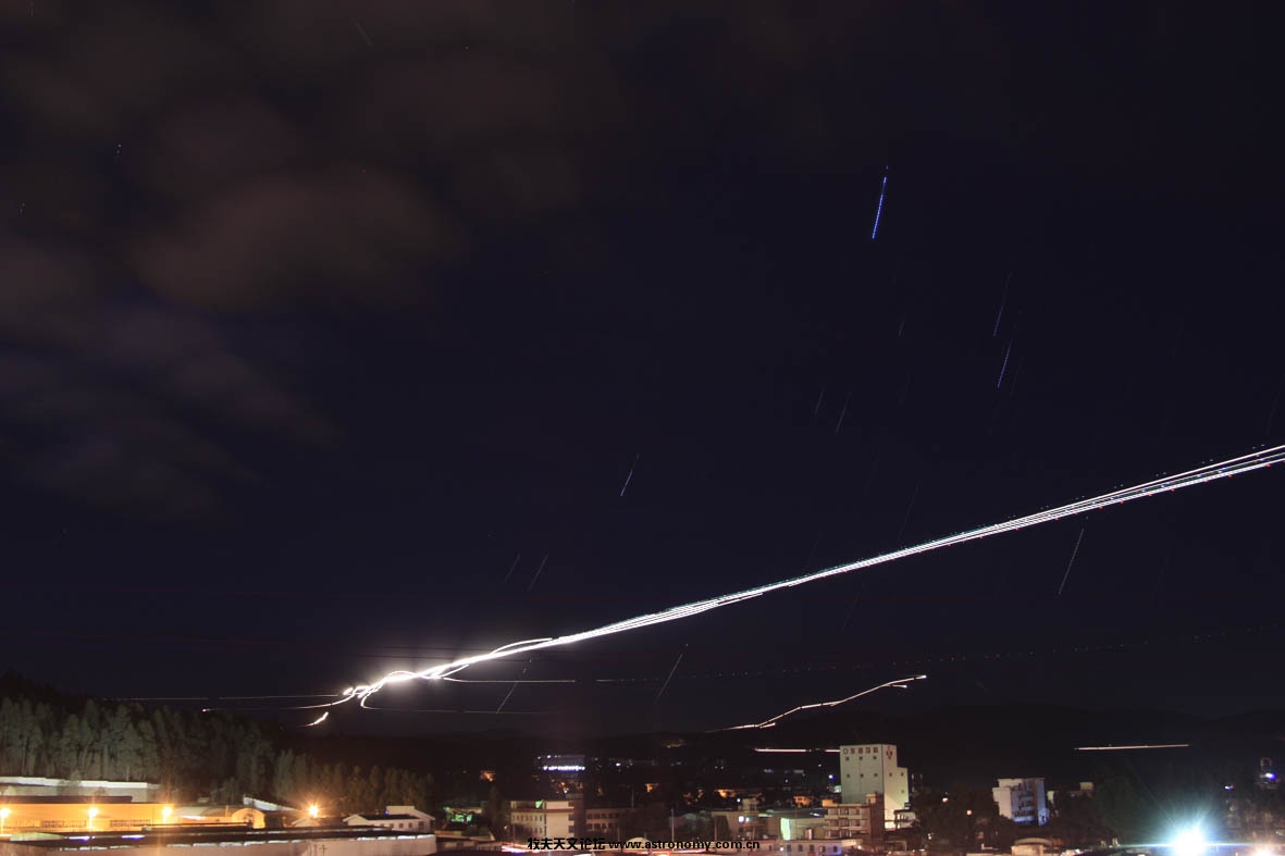 星空下的空中高速路.jpg
