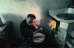 汪金权烧火做饭.jpg