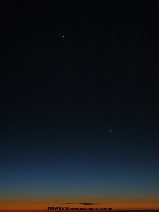 飞机上拍摄的月亮和金星.jpg