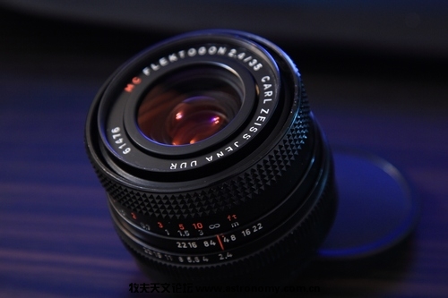 Carl Zeiss Jena 35mm 2.4 mc 1.jpg