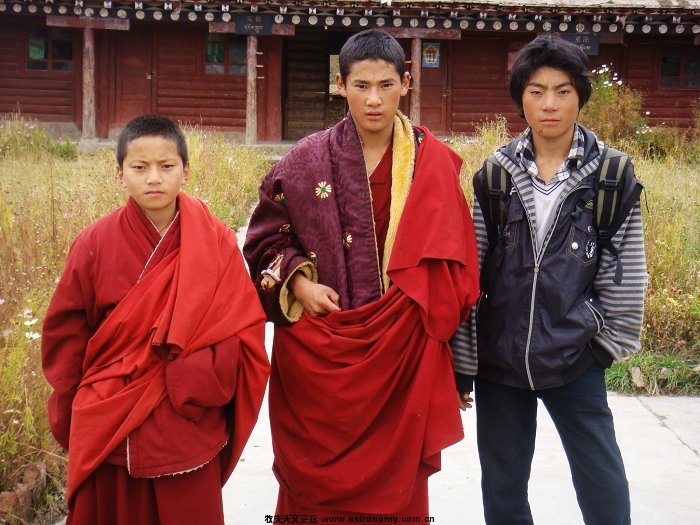 小喇嘛和藏族小伙