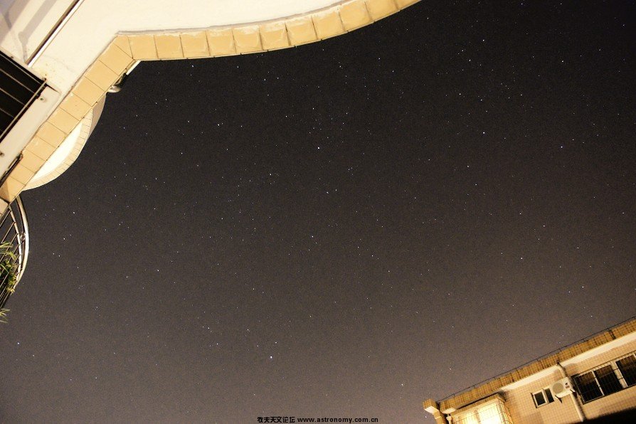 阳台下的星空