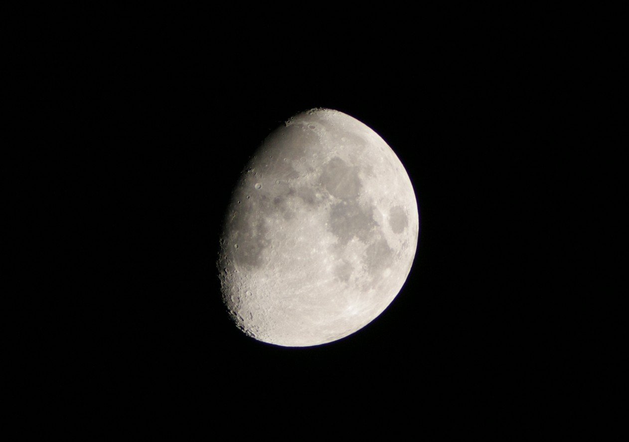 moon.jpg