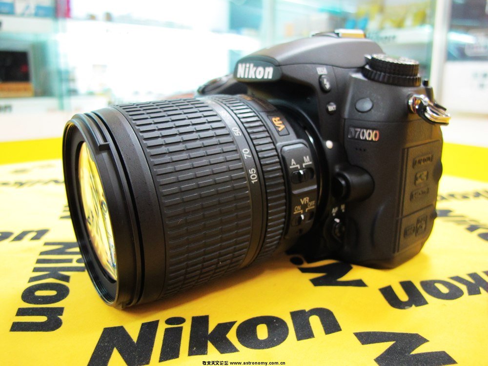 D7000套机侧面