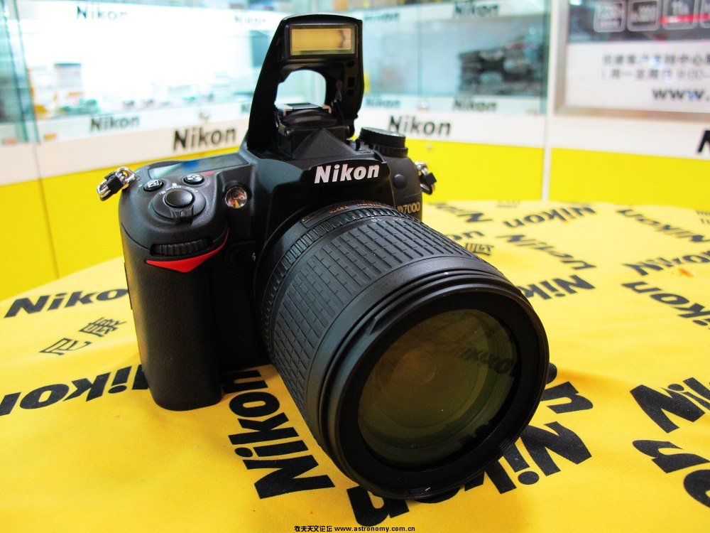 D7000正面