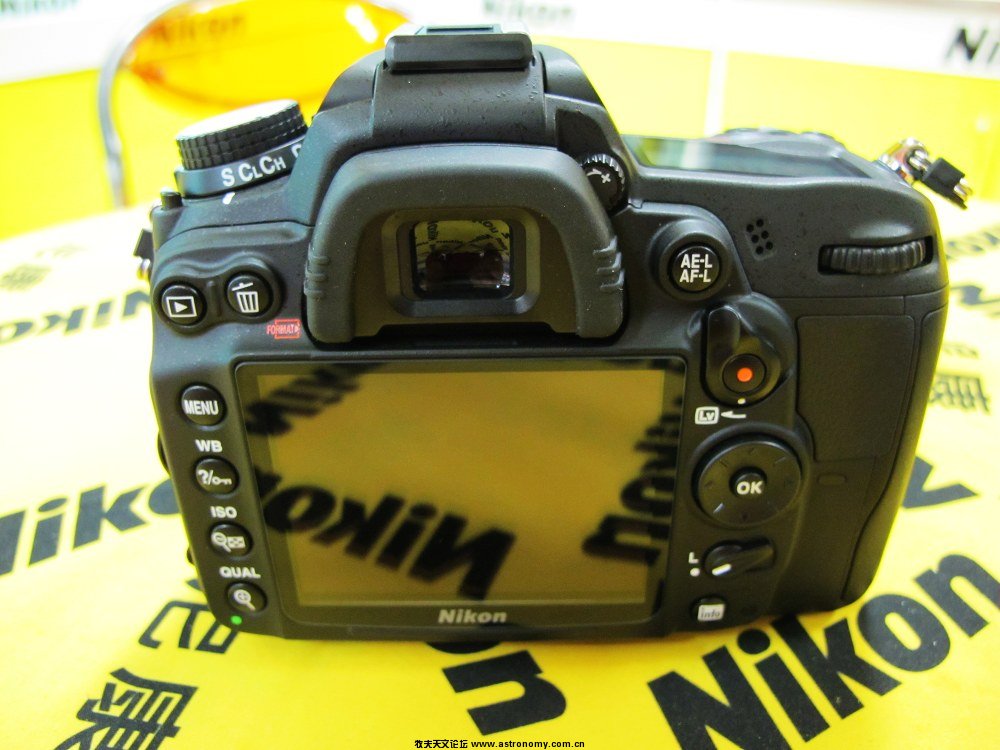 D7000背面