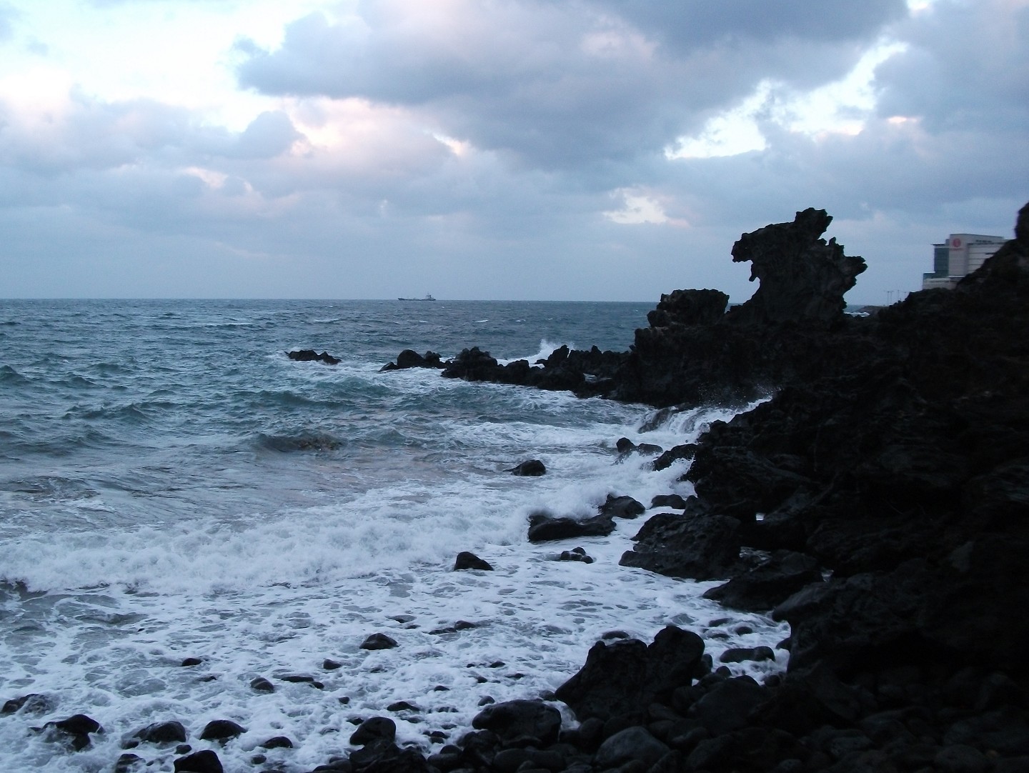 济州岛龙头岩.jpg