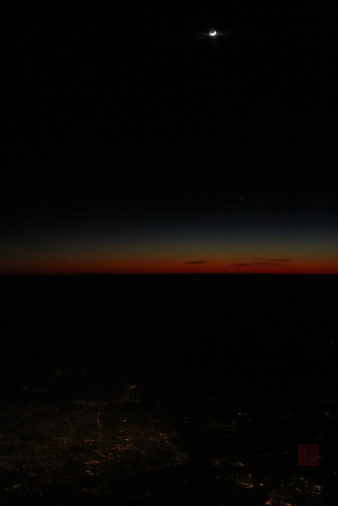 飞机上看水星伴月与晚霞中的印度城市.jpg