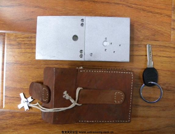 背面白纽是测量坡度用的