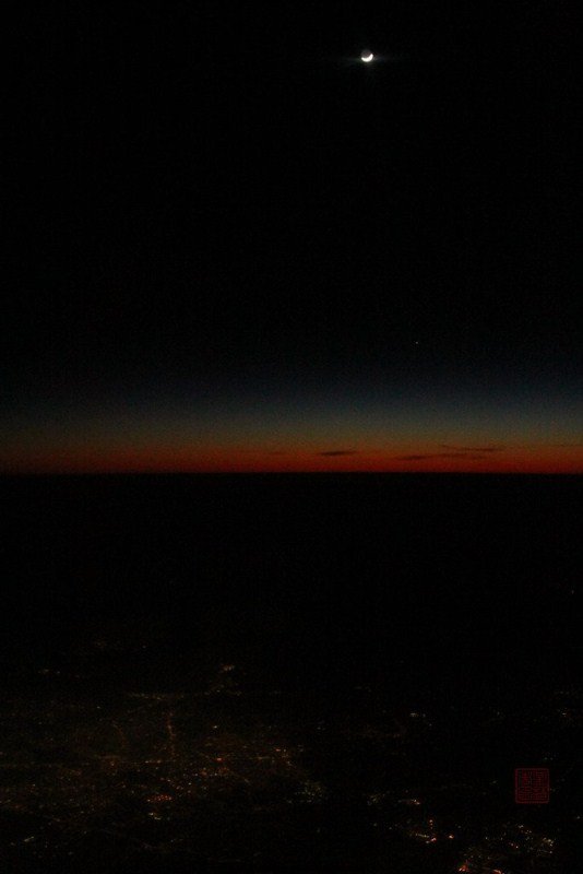 飞机上看水星伴月与晚霞中的印度城市