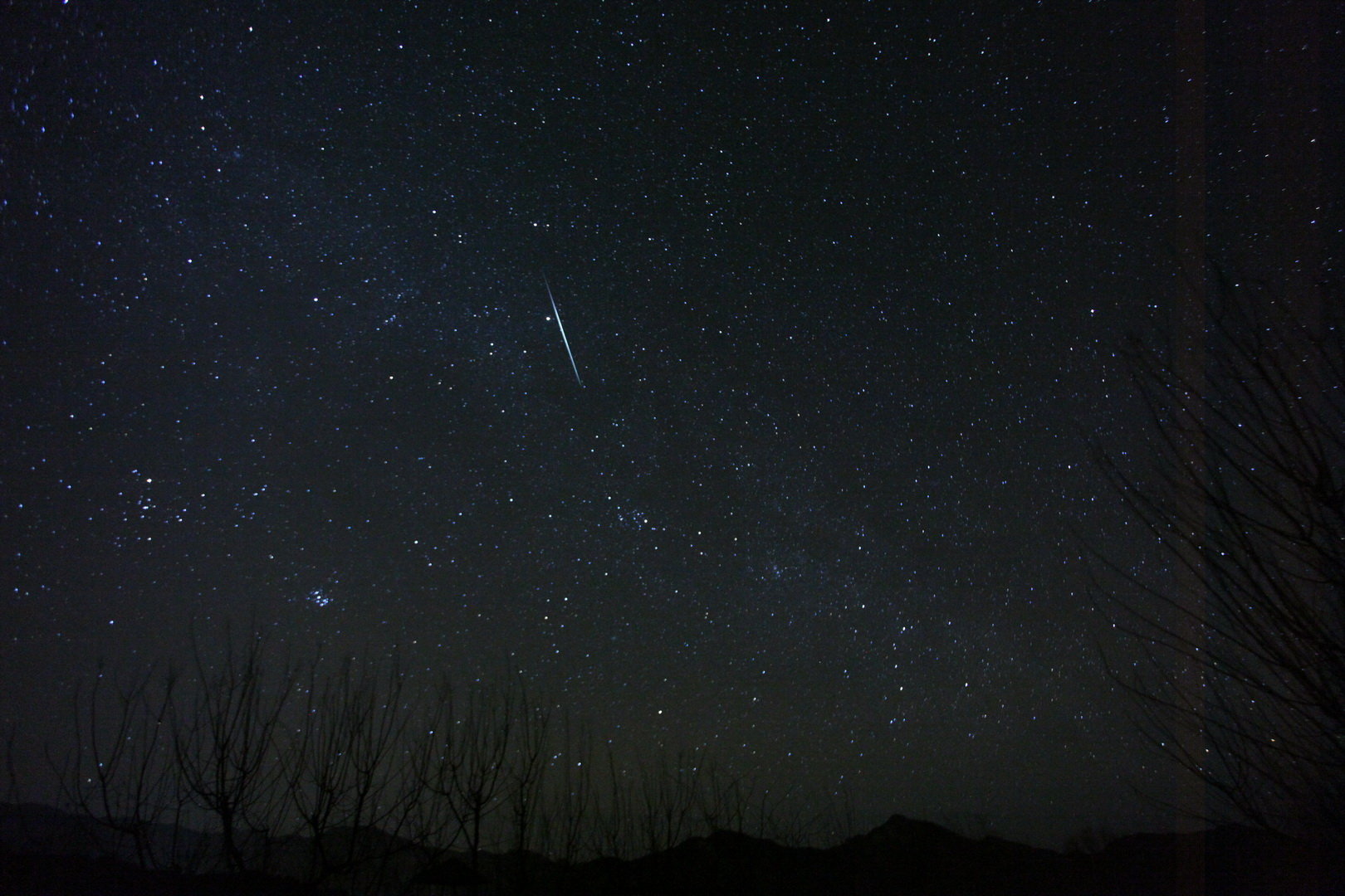 冬季银河中的流星.JPG