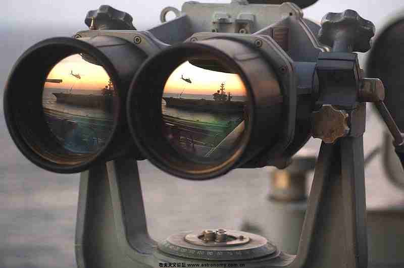 Binoculars_US_Navy_ships_deck.jpg