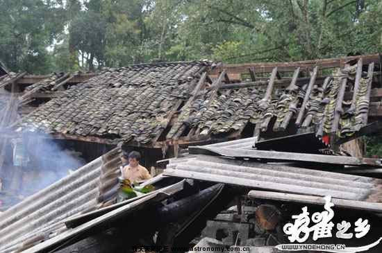 云南盈江县连发多次地震 房屋受损严重 图片来源：孔雀之乡网