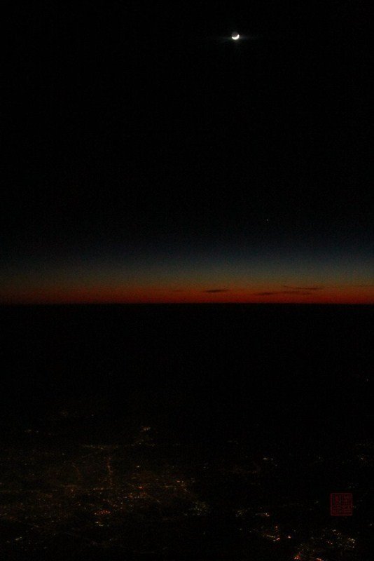 飞机上看水星伴月与晚霞中的印度城市.jpg