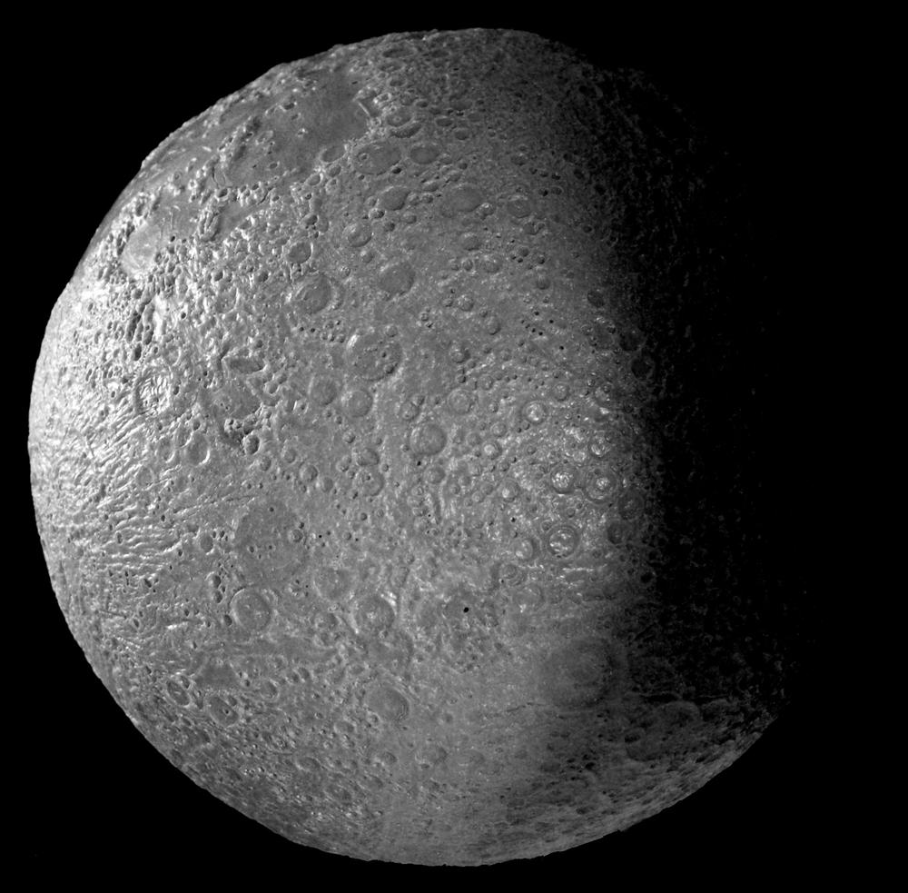 7 moon模型黑白照.jpg