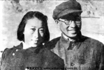 1944年，陈赓与夫人傅涯在延安的留影.jpg