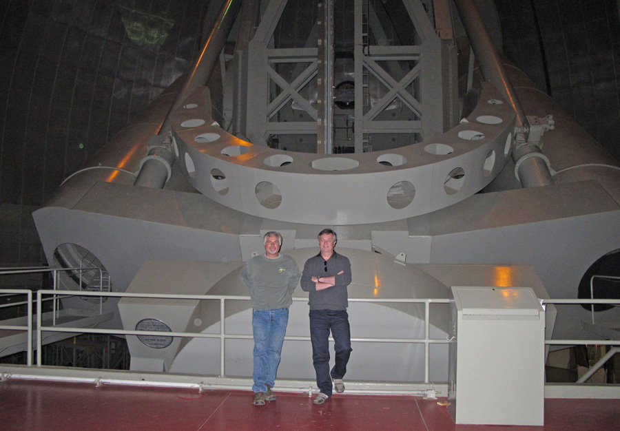 aPerter (right) of 200 ince Hale telescope.jpg