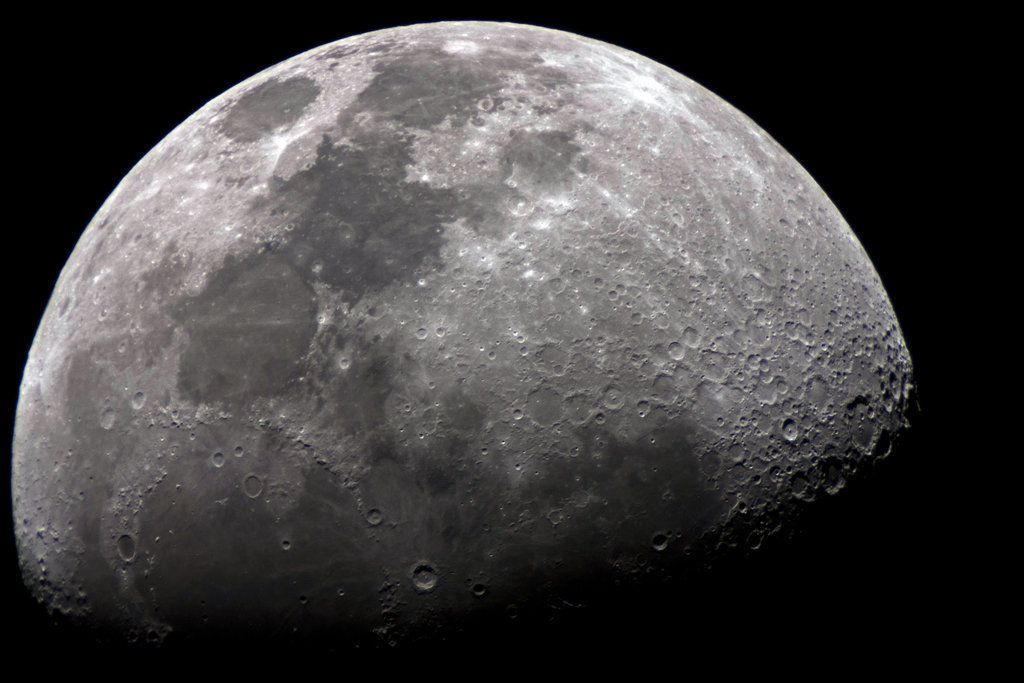 moon1.jpg