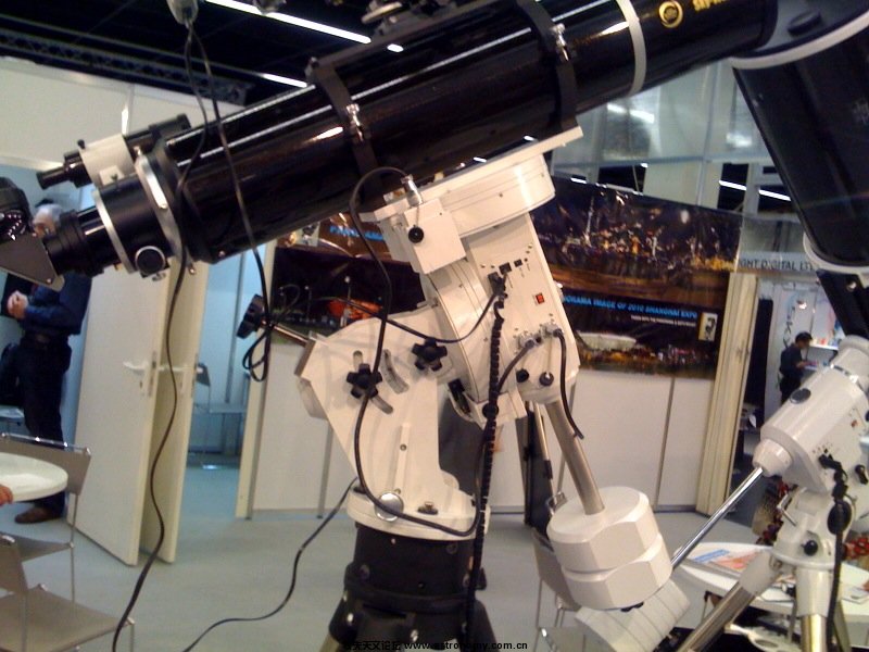 new_skywatcher_geq_mount_refractor.jpg