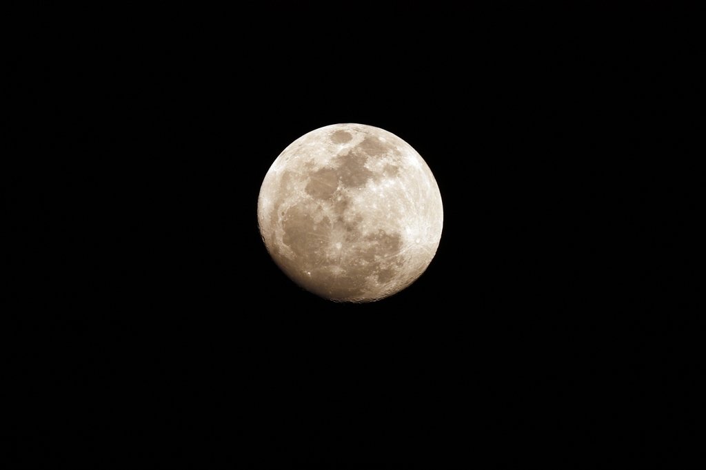 Moon20110416直焦.jpg