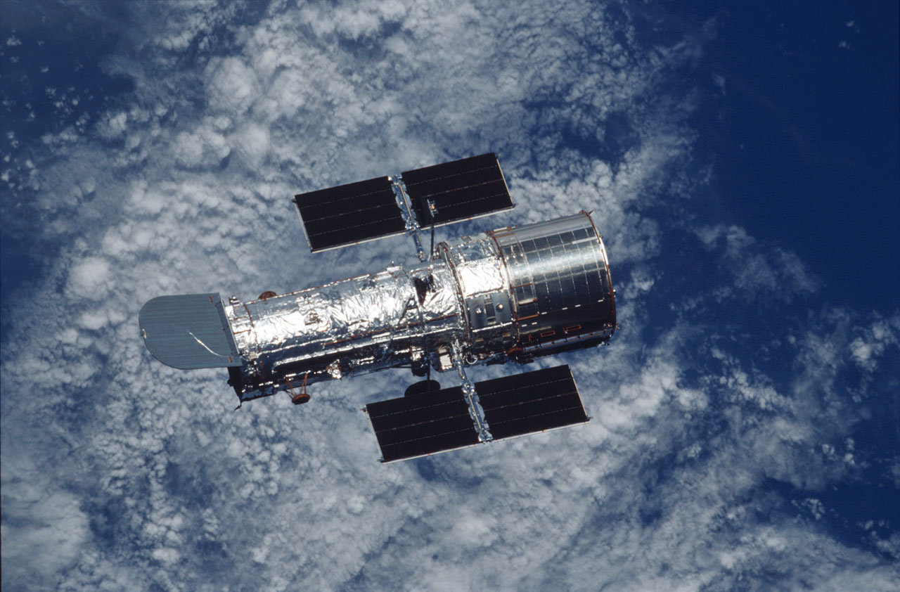 hubble_earth.jpg